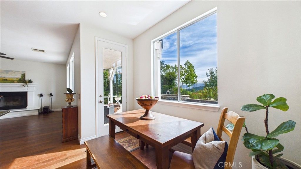 Image 10 of property listing at 27824 Pine Crest, Castaic, CA 91384