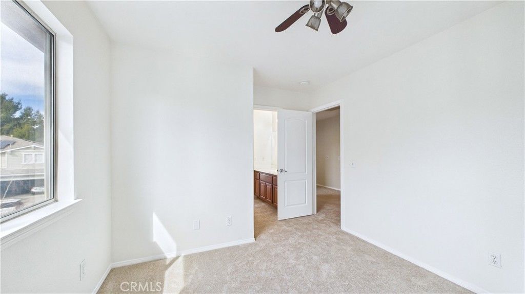 Image 44 of property listing at 27824 Pine Crest, Castaic, CA 91384