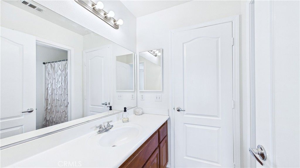 Image 49 of property listing at 27824 Pine Crest, Castaic, CA 91384