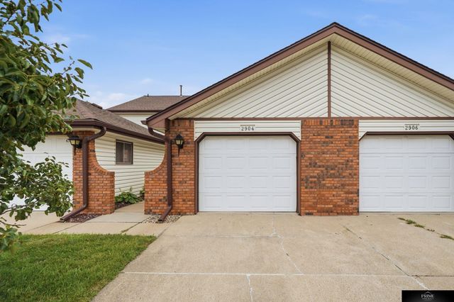 2904 Londonshire Court, Lincoln, NE 68516