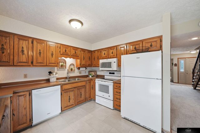 2904 Londonshire Court, Lincoln, NE 68516
