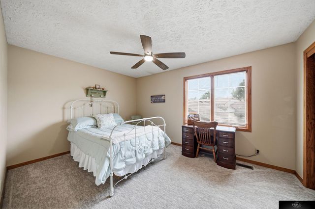 2904 Londonshire Court, Lincoln, NE 68516