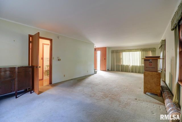 910 2ND Avenue S, Clinton, IA 52732