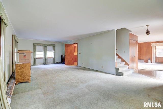 910 2ND Avenue S, Clinton, IA 52732