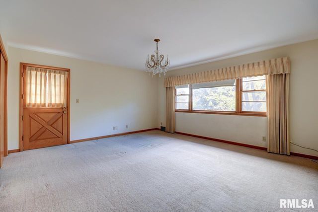 910 2ND Avenue S, Clinton, IA 52732