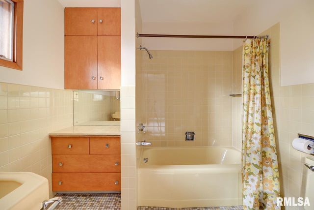 910 2ND Avenue S, Clinton, IA 52732