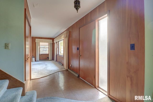 910 2ND Avenue S, Clinton, IA 52732