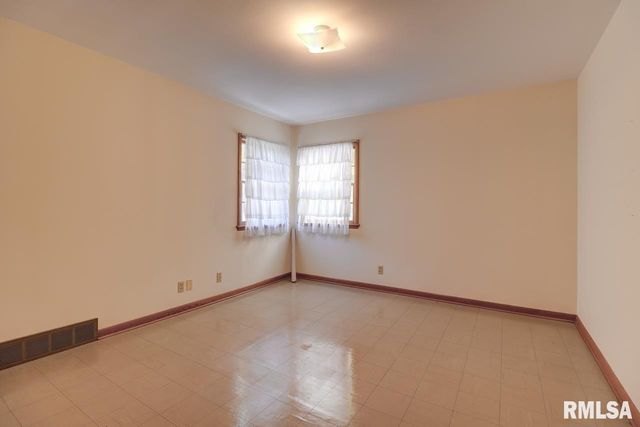 910 2ND Avenue S, Clinton, IA 52732