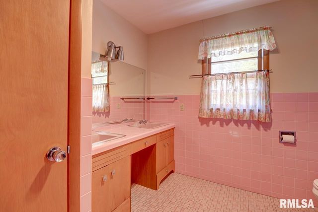 910 2ND Avenue S, Clinton, IA 52732