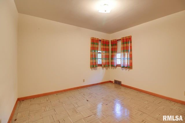 910 2ND Avenue S, Clinton, IA 52732