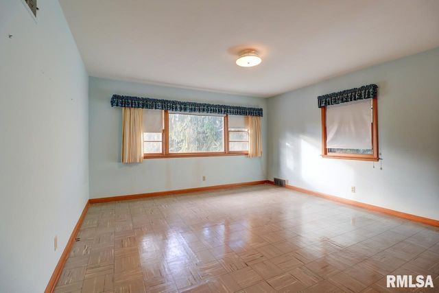 910 2ND Avenue S, Clinton, IA 52732