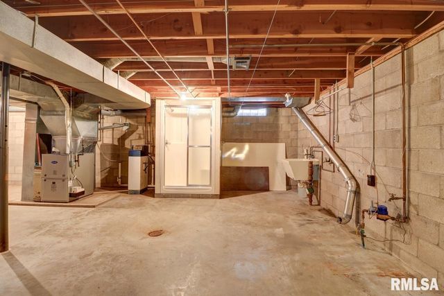 910 2ND Avenue S, Clinton, IA 52732