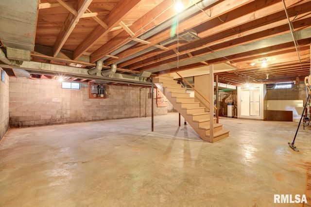 910 2ND Avenue S, Clinton, IA 52732