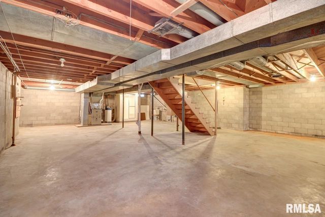 910 2ND Avenue S, Clinton, IA 52732