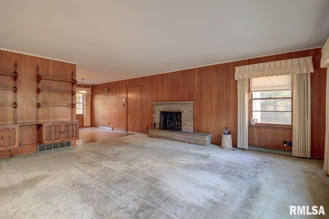 910 2ND Avenue S, Clinton, IA 52732