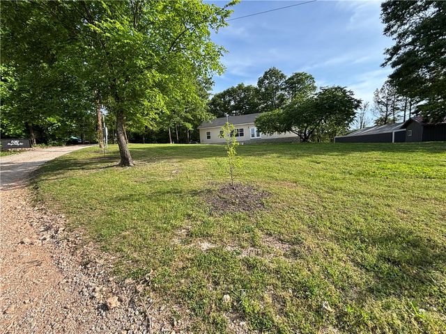 15282 Burgin Valley Road, Gravette, AR 72736