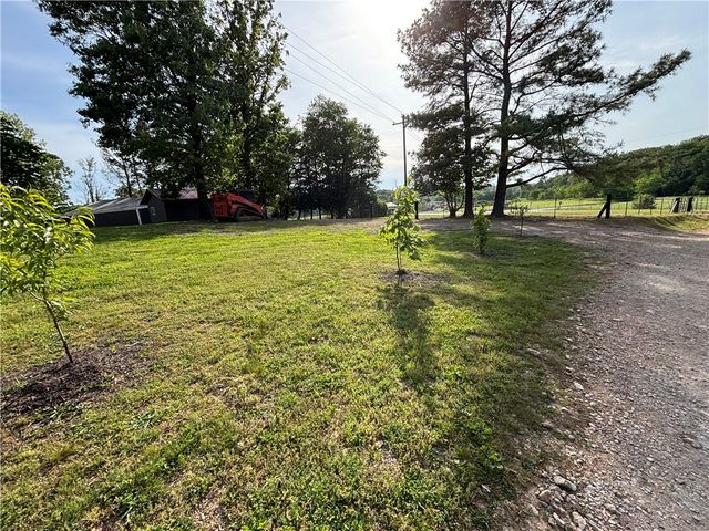 15282 Burgin Valley Road, Gravette, AR 72736