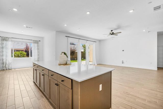 1236 Windmill Avenue, Clovis, CA 93619