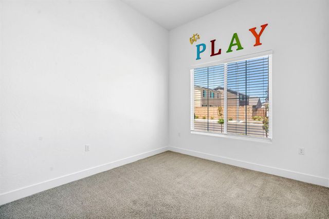 1236 Windmill Avenue, Clovis, CA 93619