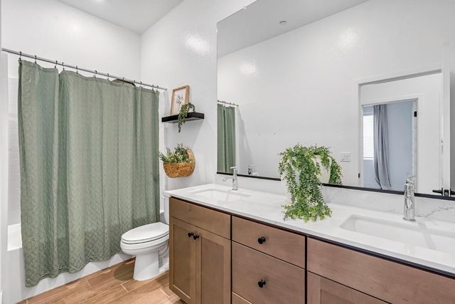 1236 Windmill Avenue, Clovis, CA 93619