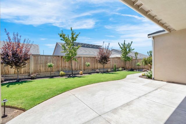 1236 Windmill Avenue, Clovis, CA 93619