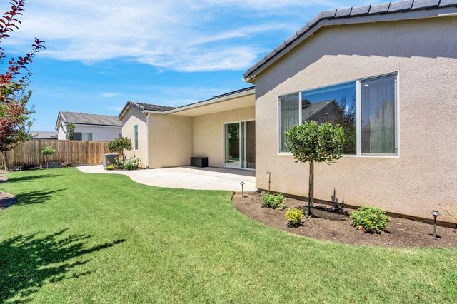 1236 Windmill Avenue, Clovis, CA 93619