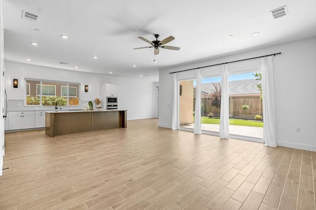1236 Windmill Avenue, Clovis, CA 93619