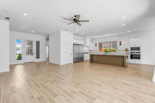 1236 Windmill Avenue, Clovis, CA 93619