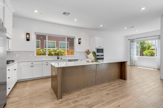 1236 Windmill Avenue, Clovis, CA 93619