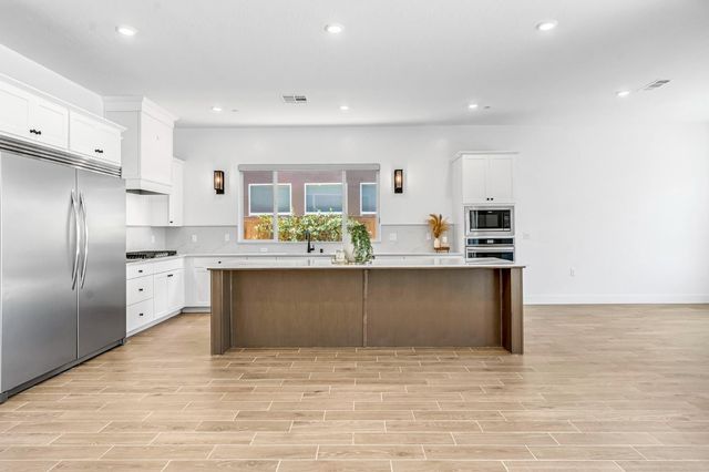 1236 Windmill Avenue, Clovis, CA 93619