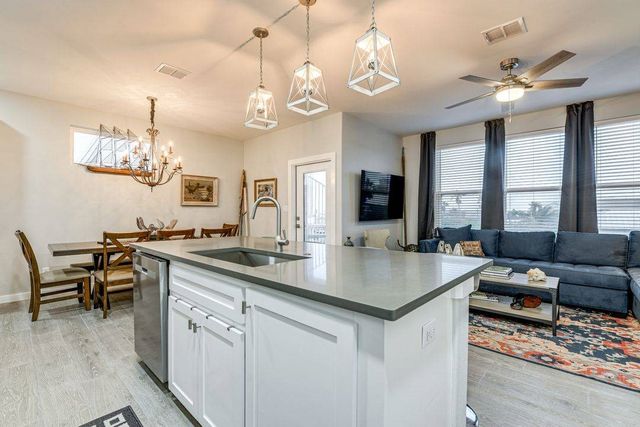 603 E Avenue G 204, Port Aransas, TX 78373