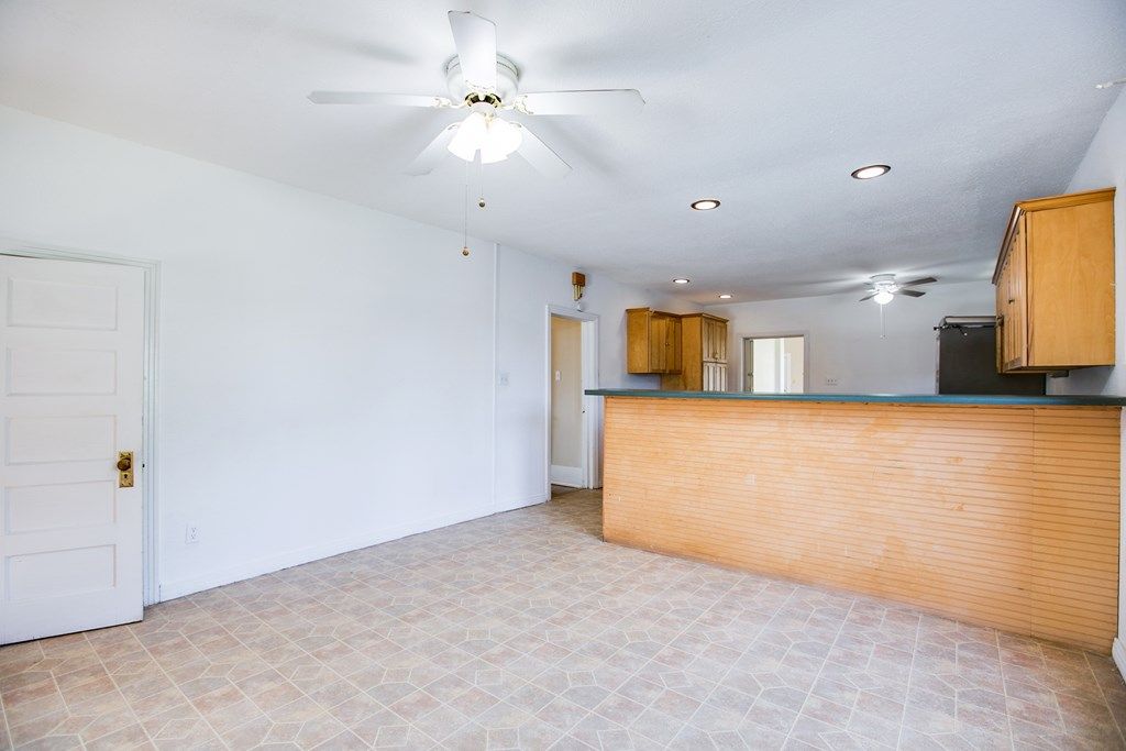 Image 38 of property listing at 810 N 6th St, Ballinger, TX 76821