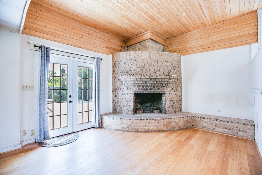 Image 47 of property listing at 810 N 6th St, Ballinger, TX 76821