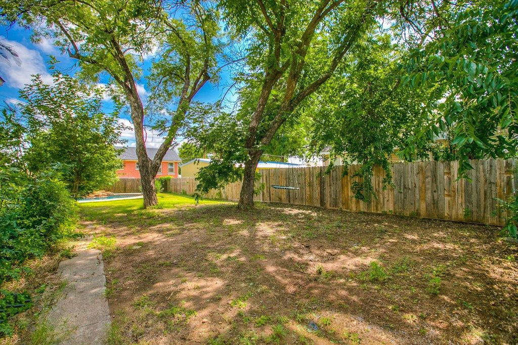 Image 64 of property listing at 810 N 6th St, Ballinger, TX 76821