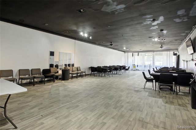 18729 Schoolcraft, Detroit, MI 48223