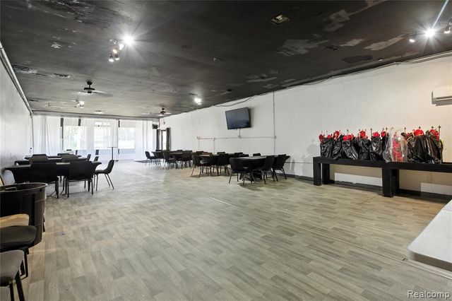 18729 Schoolcraft, Detroit, MI 48223