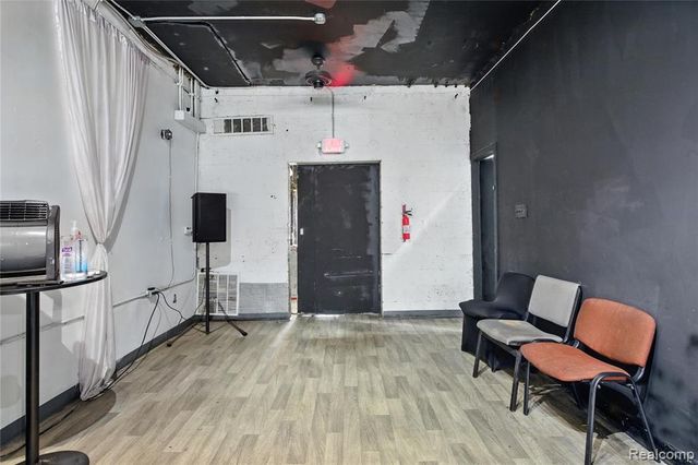 18729 Schoolcraft, Detroit, MI 48223