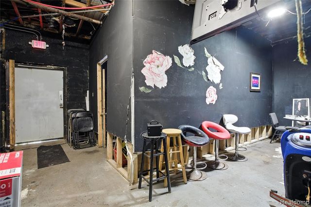 18729 Schoolcraft, Detroit, MI 48223