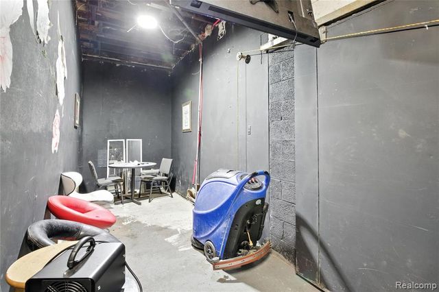 18729 Schoolcraft, Detroit, MI 48223