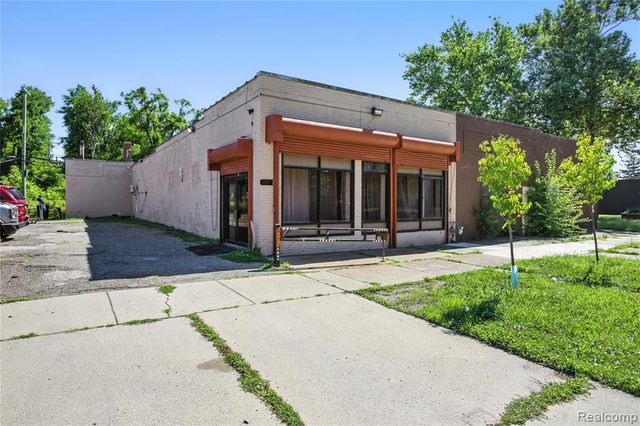 18729 Schoolcraft, Detroit, MI 48223