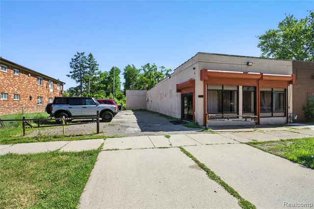 18729 Schoolcraft, Detroit, MI 48223