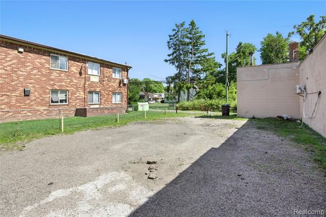 18729 Schoolcraft, Detroit, MI 48223