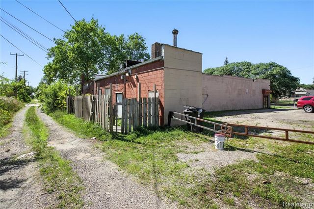 18729 Schoolcraft, Detroit, MI 48223