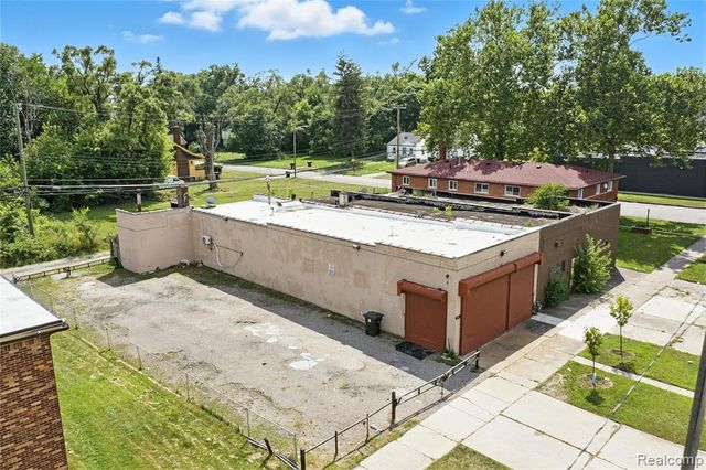 18729 Schoolcraft, Detroit, MI 48223