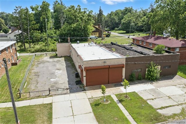 18729 Schoolcraft, Detroit, MI 48223