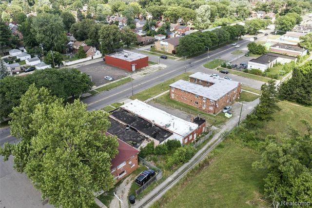 18729 Schoolcraft, Detroit, MI 48223