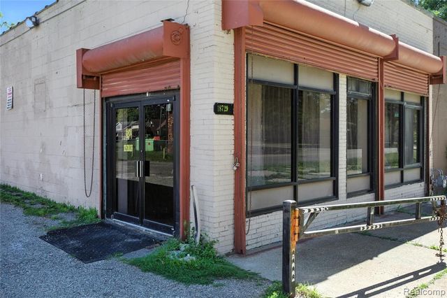 18729 Schoolcraft, Detroit, MI 48223