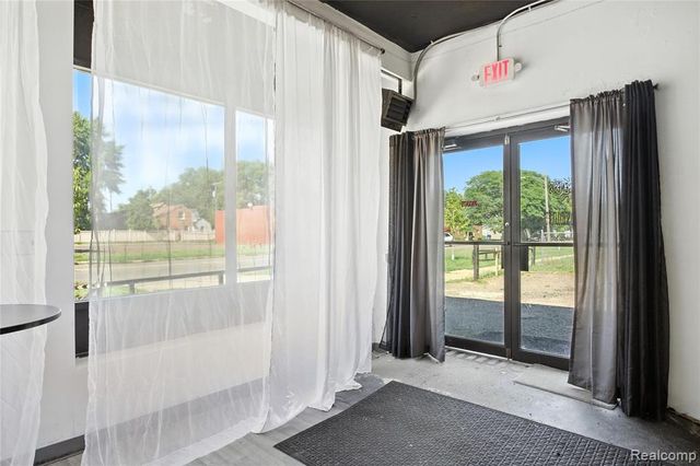 18729 Schoolcraft, Detroit, MI 48223