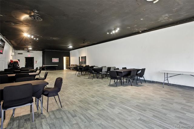 18729 Schoolcraft, Detroit, MI 48223