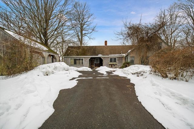 2 Country Club Dr, Halifax, MA 02338